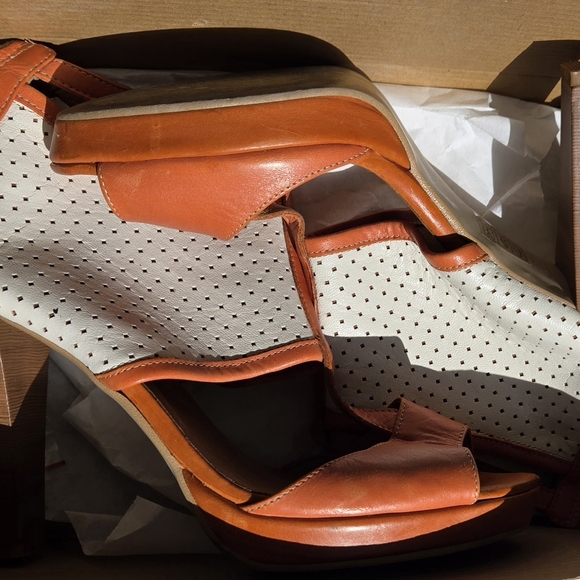 Leather platform heel - Picture 3 of 5